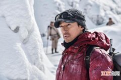 零下20度雪地赤脚步行 《攀登者》在台发行上映